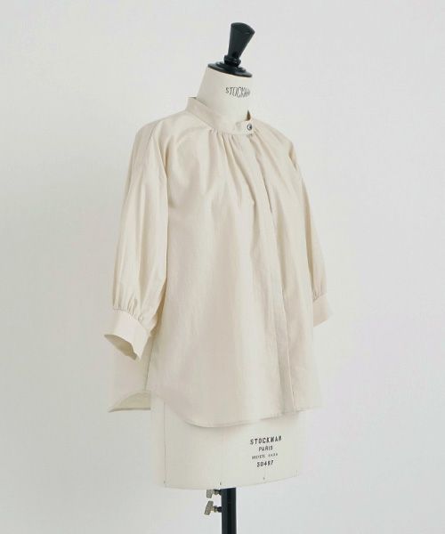 Mochi.モチ.gather blouse [ecru/sa]