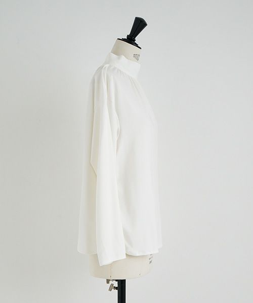 Mochi.モチ.mock neck long t-shirt [off white]