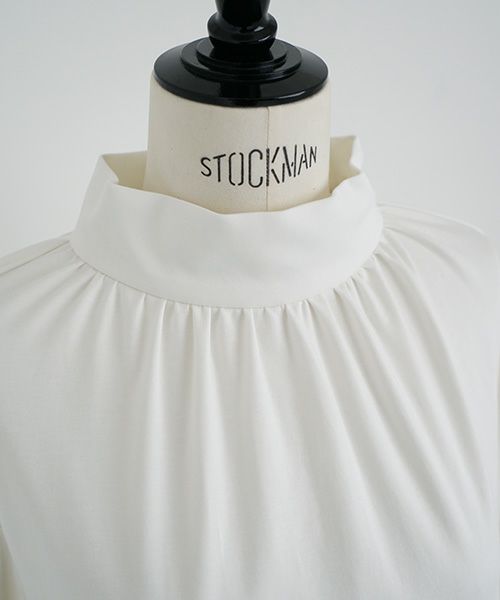 Mochi.モチ.mock neck long t-shirt [off white]