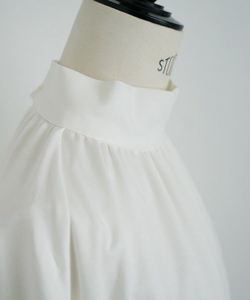 Mochi.モチ.mock neck long t-shirt [off white]