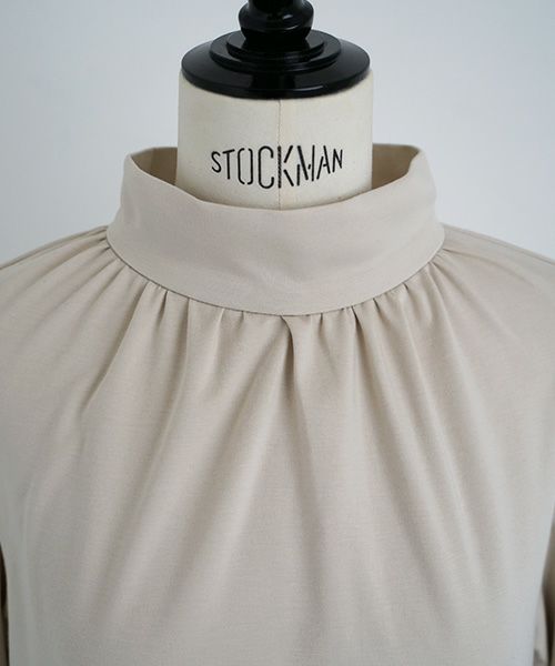 Mochi.モチ.mock neck long t-shirt [greige]