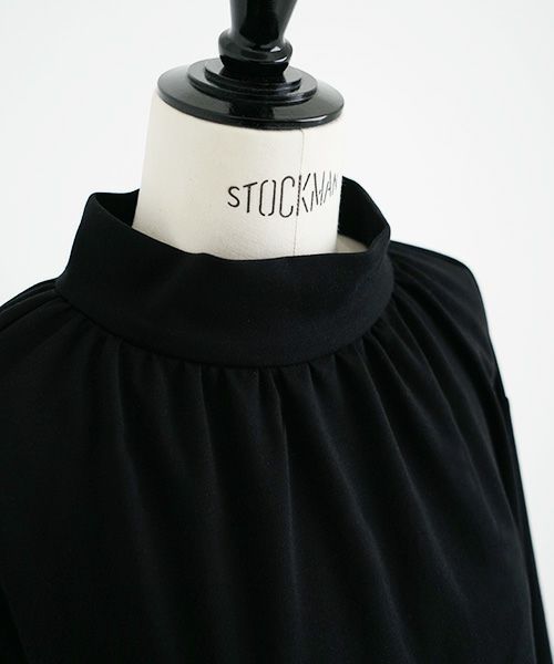 Mochi.モチ.mock neck long t-shirt [black]