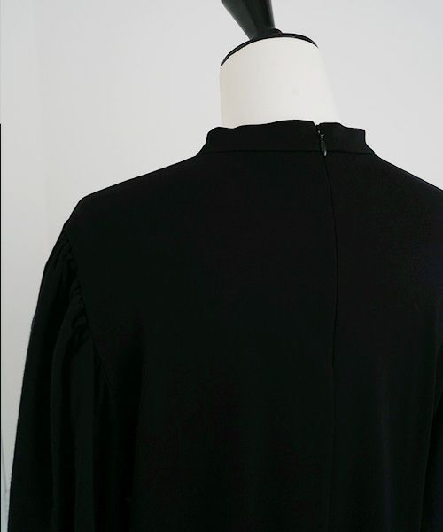 Mochi.モチ.volume sleeve tops [black]