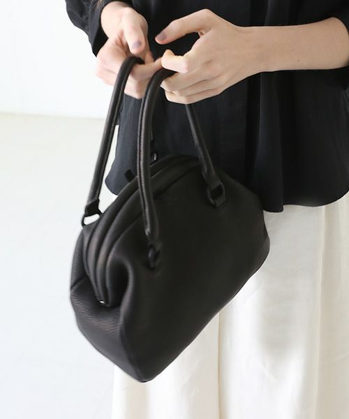 Mochi.モチ.mini gama bag [black]