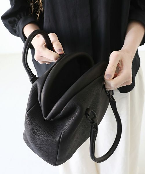 Mochi.モチ.mini gama bag [black]