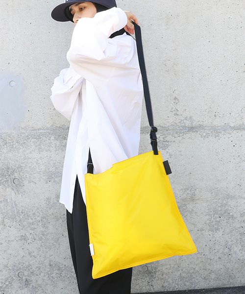macromauro マクロマウロ.AIR BAG SHOULDER M [YELLOW]_