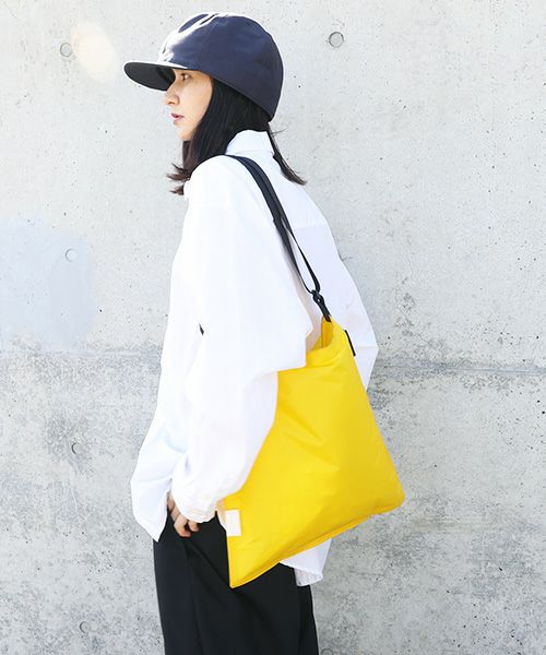 macromauro マクロマウロ.AIR BAG SHOULDER M [YELLOW]_