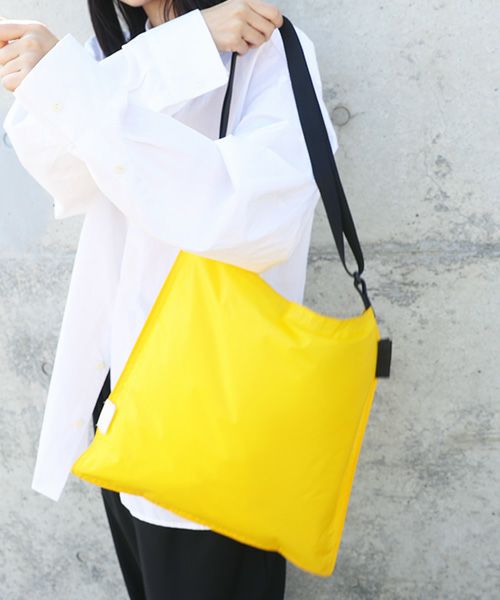 macromauro マクロマウロ.AIR BAG SHOULDER M [YELLOW]_