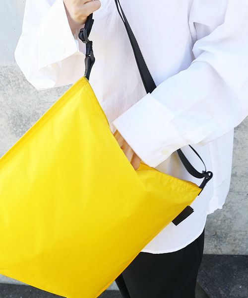 macromauro マクロマウロ.AIR BAG SHOULDER M [YELLOW]_