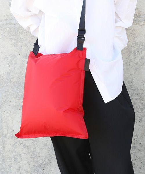 macromauro マクロマウロ.AIR BAG SHOULDER M [RED]_