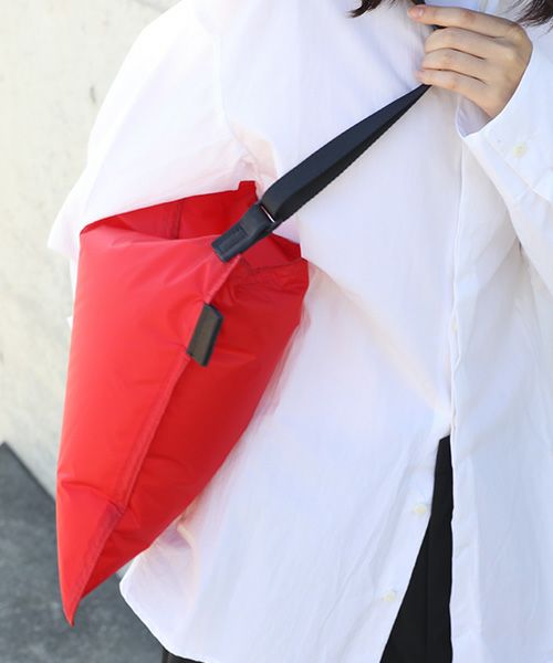 macromauro マクロマウロ.AIR BAG SHOULDER M [RED]_