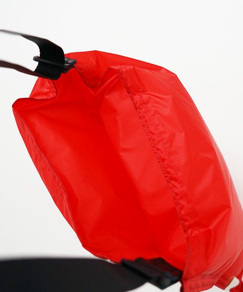 macromauro マクロマウロ.AIR BAG SHOULDER M [RED]_