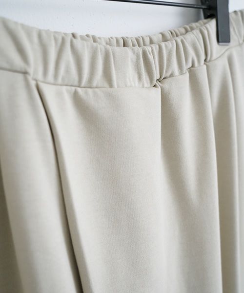 Mochi / home&miles.モチ / ホーム＆マイルズ.asymmetry sweatpants [chalk]