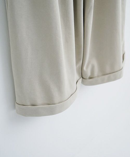 Mochi / home&miles.モチ / ホーム＆マイルズ.asymmetry sweatpants [chalk]