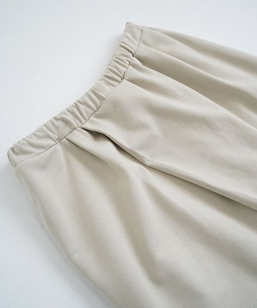 Mochi / home&miles.モチ / ホーム＆マイルズ.asymmetry sweatpants [chalk]