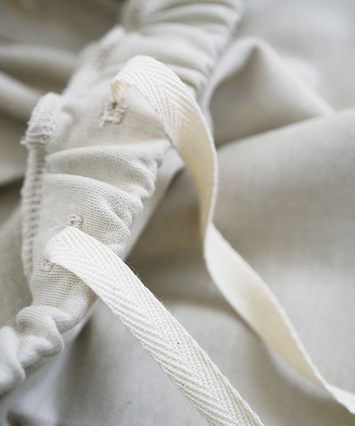 Mochi / home&miles.モチ / ホーム＆マイルズ.asymmetry sweatpants [chalk]