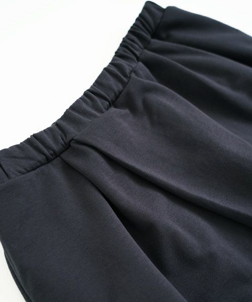 Mochi / home&miles.モチ / ホーム＆マイルズ.asymmetry sweatpants [charcoal grey]