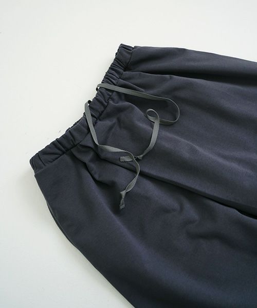 Mochi / home&miles.モチ / ホーム＆マイルズ.asymmetry sweatpants [charcoal grey]