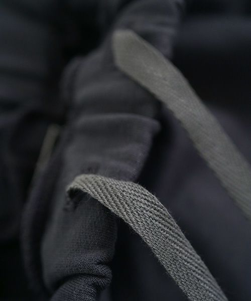 Mochi / home&miles.モチ / ホーム＆マイルズ.asymmetry sweatpants [charcoal grey]