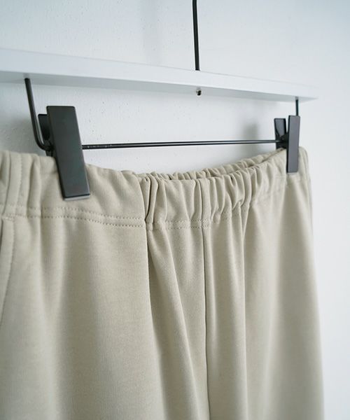 Mochi / home&miles.モチ / ホーム＆マイルズ.tapered sweatpants [chalk]