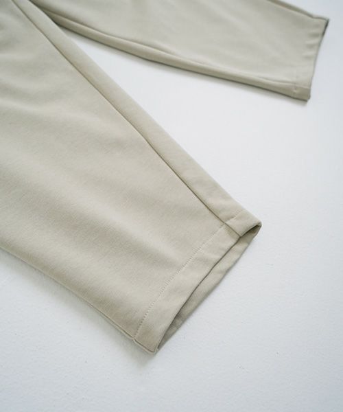 Mochi / home&miles.モチ / ホーム＆マイルズ.tapered sweatpants [chalk]