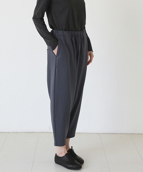 Mochi / home&miles.モチ / ホーム＆マイルズ.tapered sweatpants [charcoal grey]