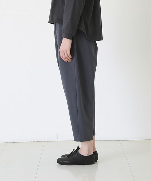 Mochi / home&miles.モチ / ホーム＆マイルズ.tapered sweatpants [charcoal grey]