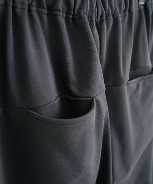 Mochi / home&miles.モチ / ホーム＆マイルズ.tapered sweatpants [charcoal grey]