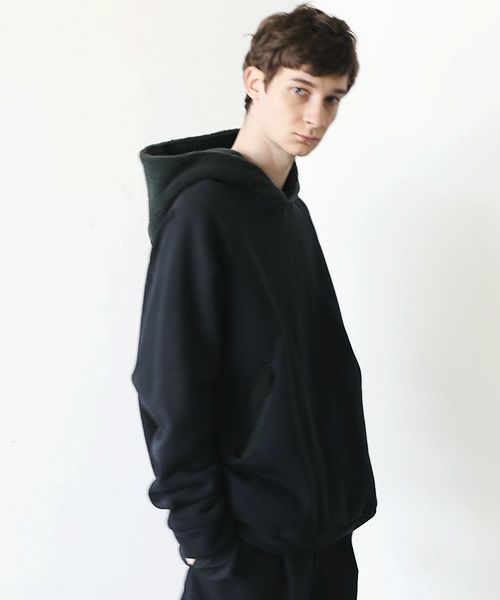 VU.ヴウ.ballon over boa hoody vu-a23-t06[BLACK×MOSS GREEN]