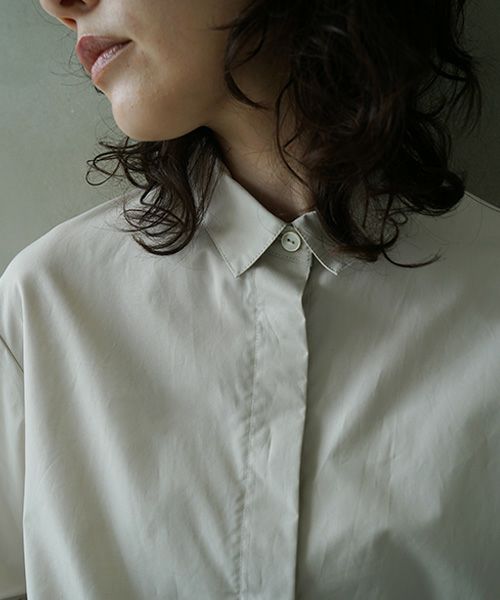 Mochi.モチ.finx cotton shirt [off beige]