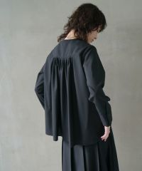 Mochi.モチ.fly front tuck blouse [black]