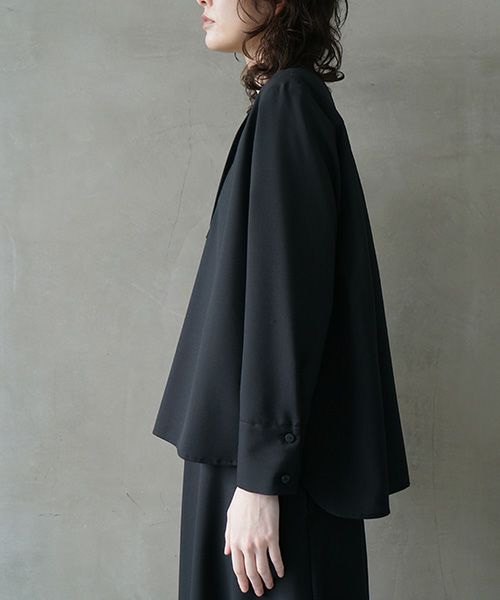 Mochi.モチ.fly front tuck blouse [black]