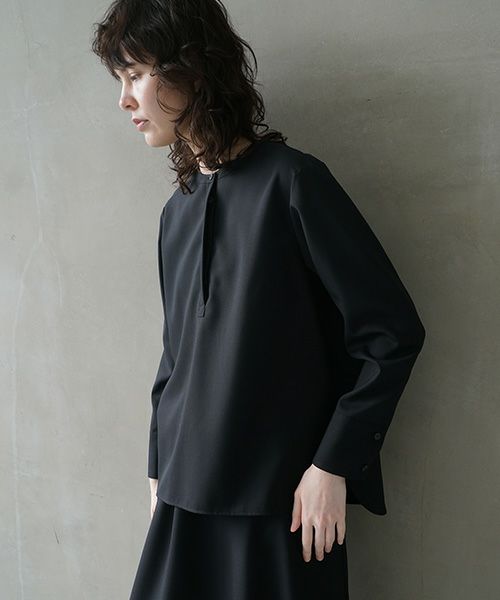 Mochi.モチ.fly front tuck blouse [black]