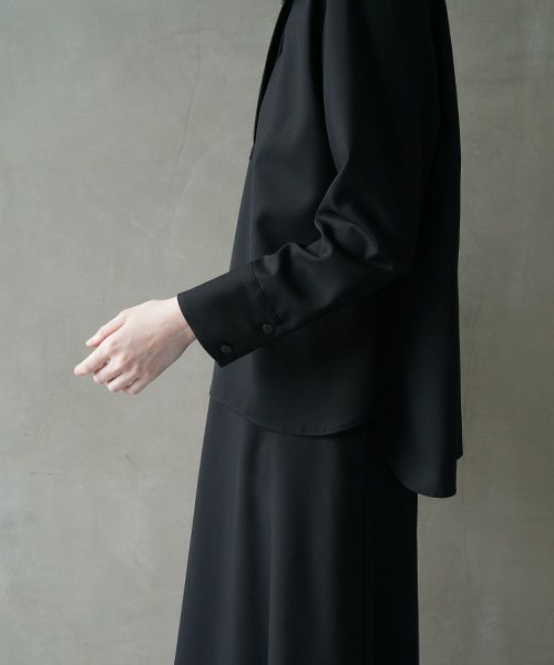 Mochi.モチ.fly front tuck blouse [black]