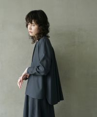 Mochi.モチ.fly front tuck blouse [dark moss grey]