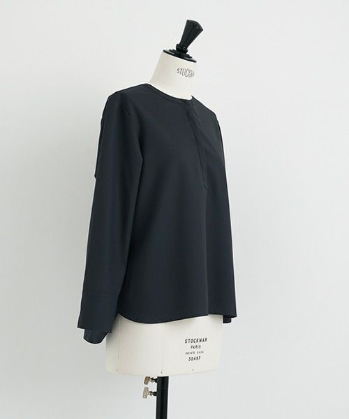 Mochi.モチ.fly front tuck blouse [dark moss grey]