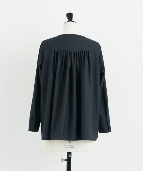 Mochi.モチ.fly front tuck blouse [dark moss grey]