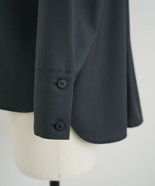 Mochi.モチ.fly front tuck blouse [dark moss grey]