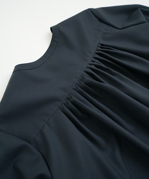 Mochi モチ Mochi公式 Mochi通販 Mochi服 Mochiツイッター Mochiインスタ fly front tuck blouse [dark moss grey]