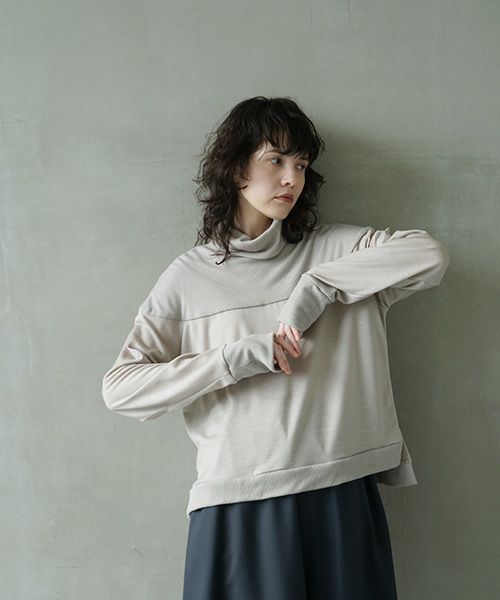 Mochi.モチ.turtleneck knit [grey beige]