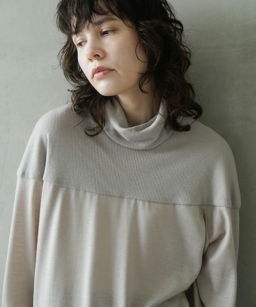 Mochi.モチ.turtleneck knit [grey beige]