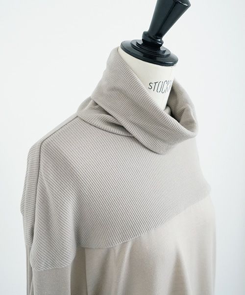 Mochi.モチ.turtleneck knit [grey beige]