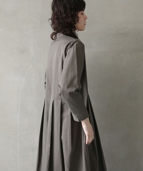 Mochi.モチ.hight neck tuck dress [dark moss green]