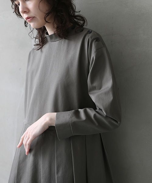 Mochi.モチ.hight neck tuck dress [dark moss green]