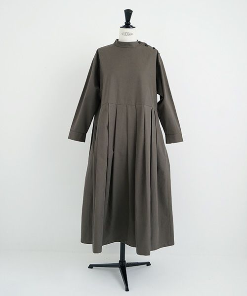 Mochi.モチ.hight neck tuck dress [dark moss green]