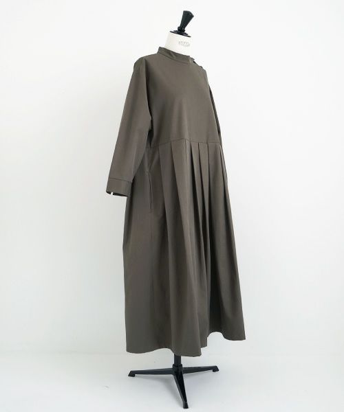 Mochi.モチ.hight neck tuck dress [dark moss green]