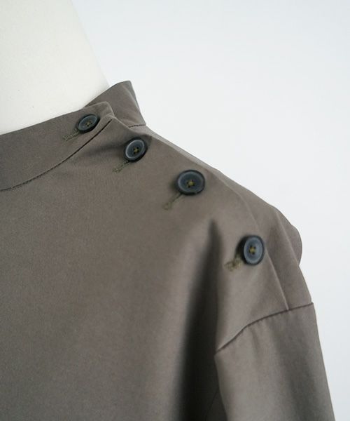 Mochi.モチ.hight neck tuck dress [dark moss green]