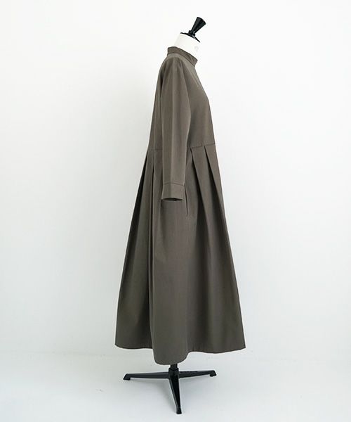 Mochi.モチ.hight neck tuck dress [dark moss green]