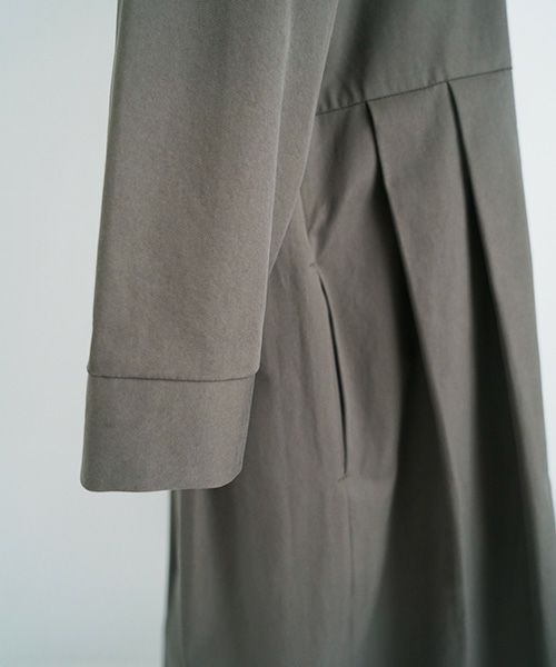 Mochi.モチ.hight neck tuck dress [dark moss green]