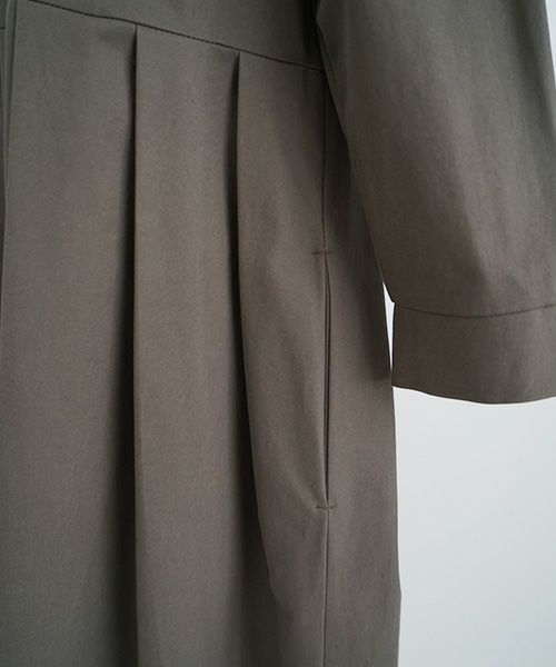 Mochi.モチ.hight neck tuck dress [dark moss green]